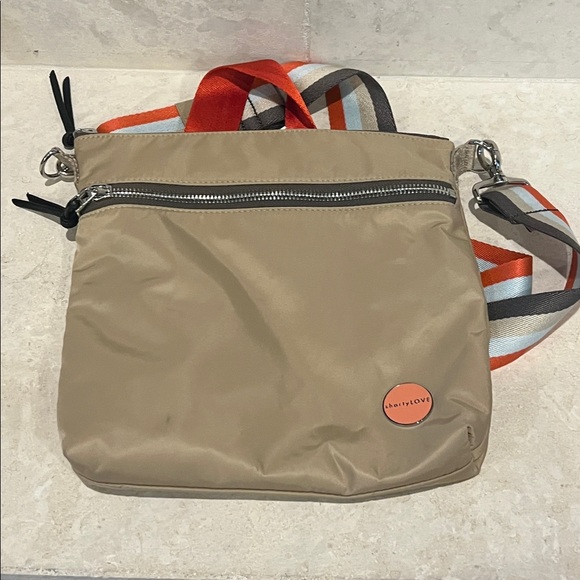 shortyLOVE Amuse Medium Crossbody Bag Khaki w/ Boardwalk Strap - Picture 8 of 9